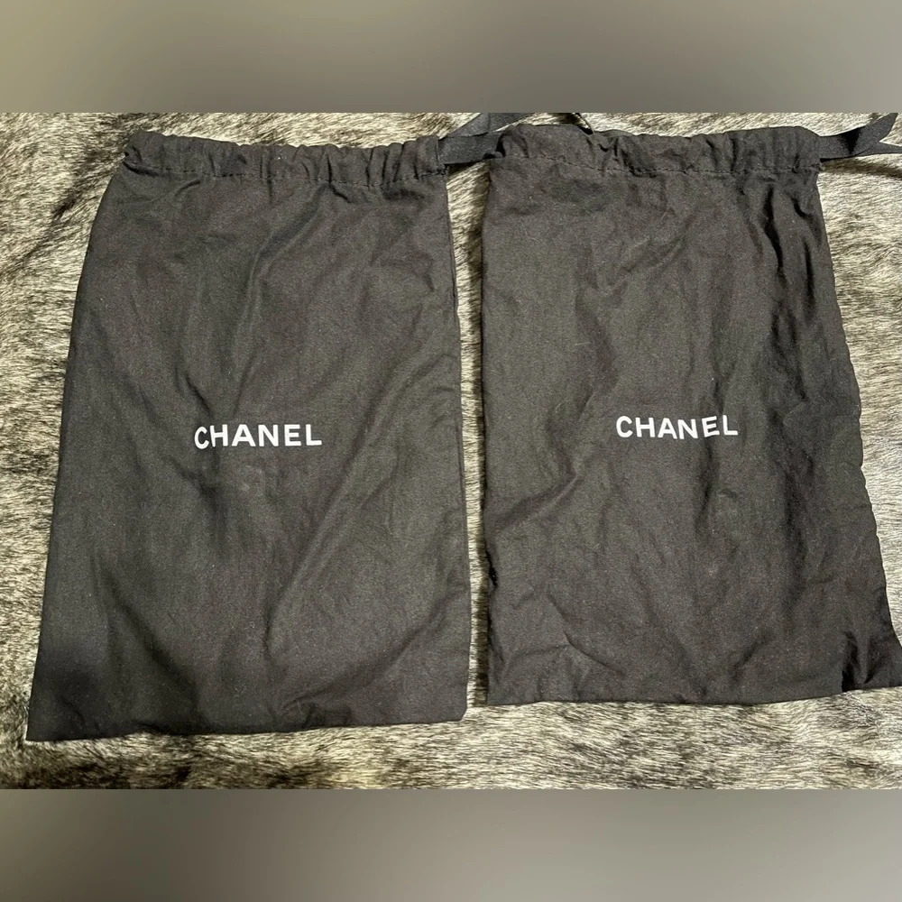 Authentic CHANEL Black Patent Gold Chain Loafer. Size 37 - Picture 12 of 14